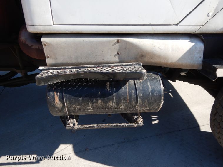 image for item DL2067 1999 International 2574  crane truck