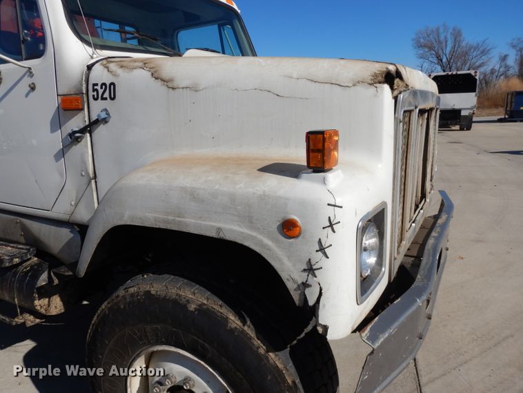 image for item DL2067 1999 International 2574  crane truck