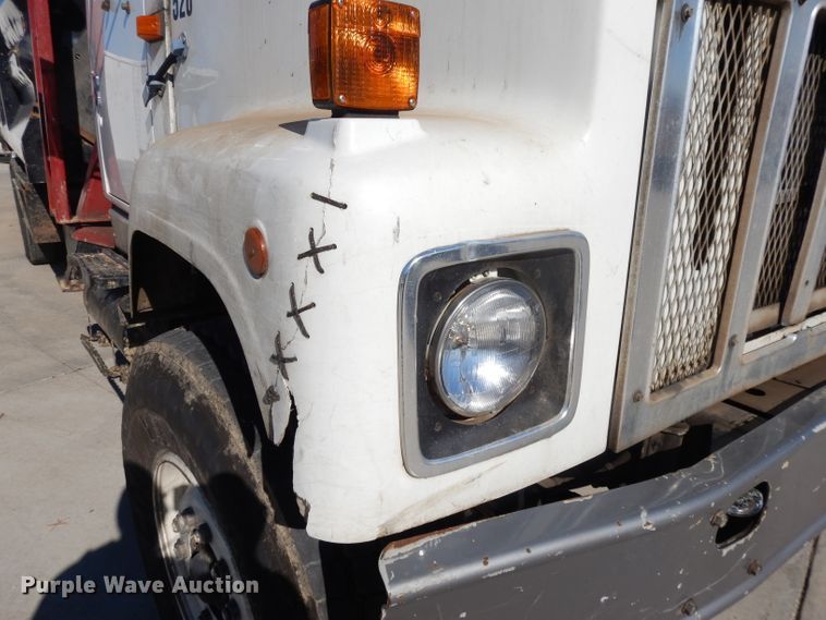 image for item DL2067 1999 International 2574  crane truck