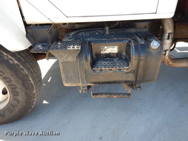 image for item DL2067 1999 International 2574  crane truck