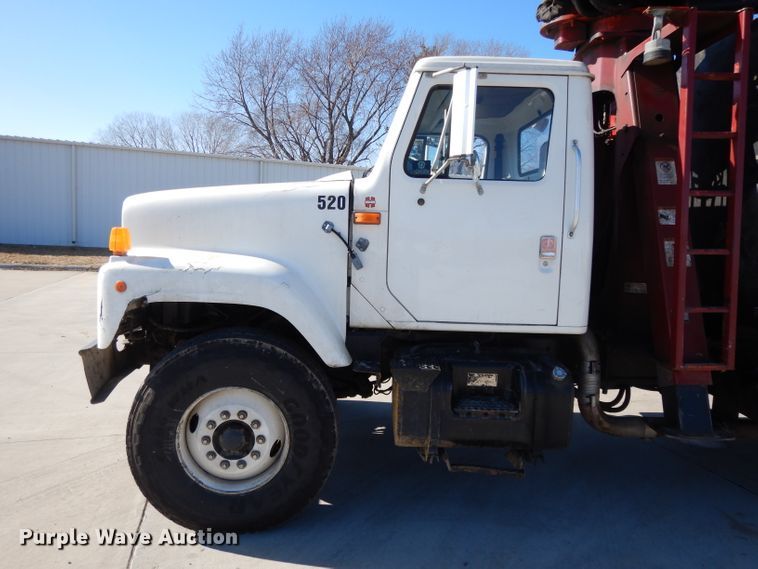 image for item DL2067 1999 International 2574  crane truck