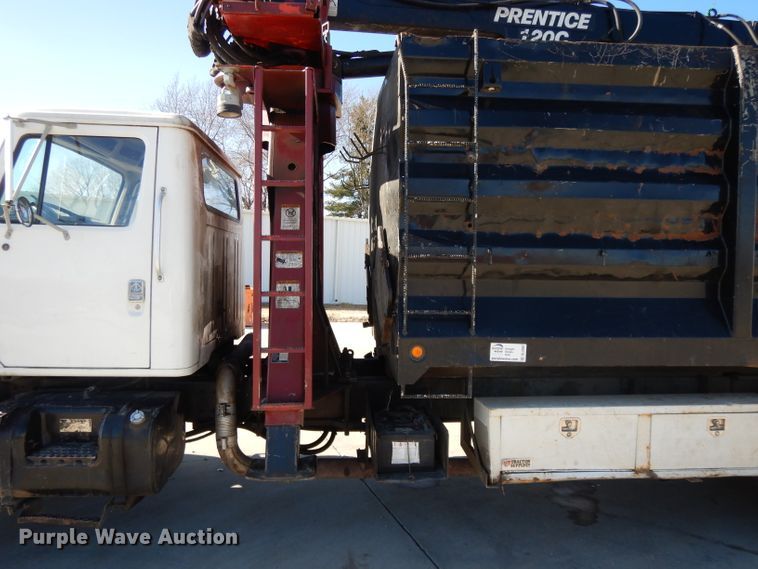 image for item DL2067 1999 International 2574  crane truck