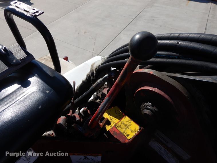 image for item DL2067 1999 International 2574  crane truck