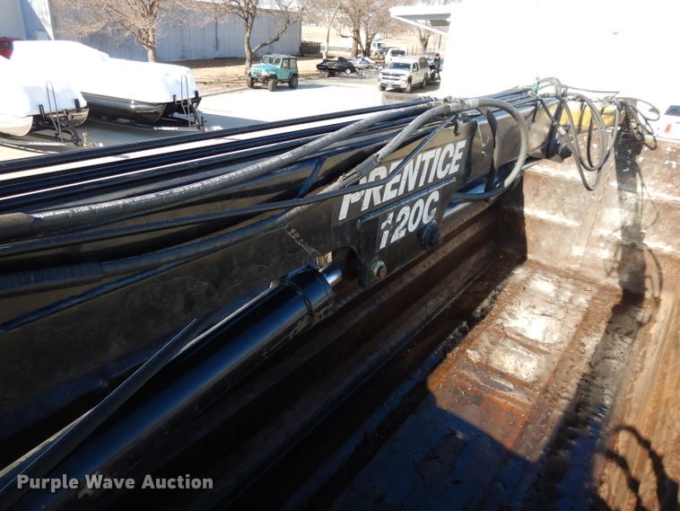 image for item DL2067 1999 International 2574  crane truck