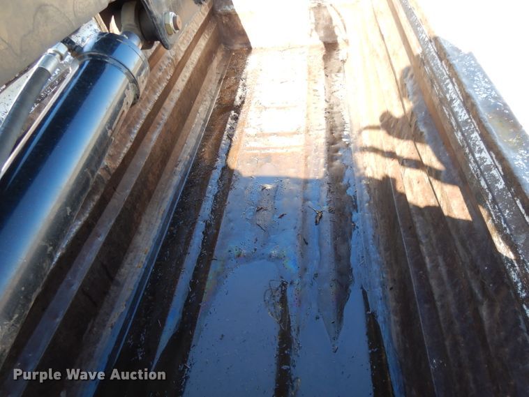 image for item DL2067 1999 International 2574  crane truck