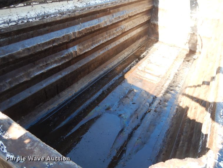 image for item DL2067 1999 International 2574  crane truck