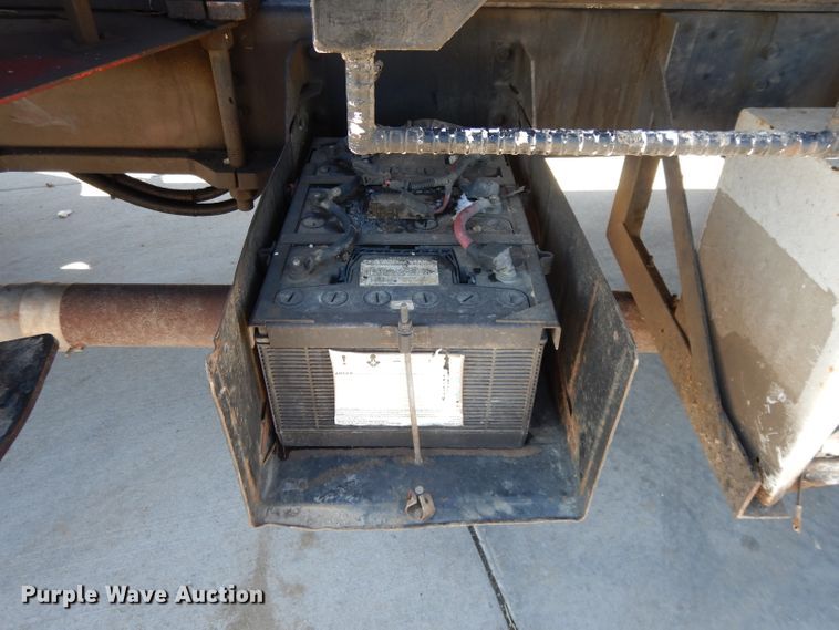 image for item DL2067 1999 International 2574  crane truck