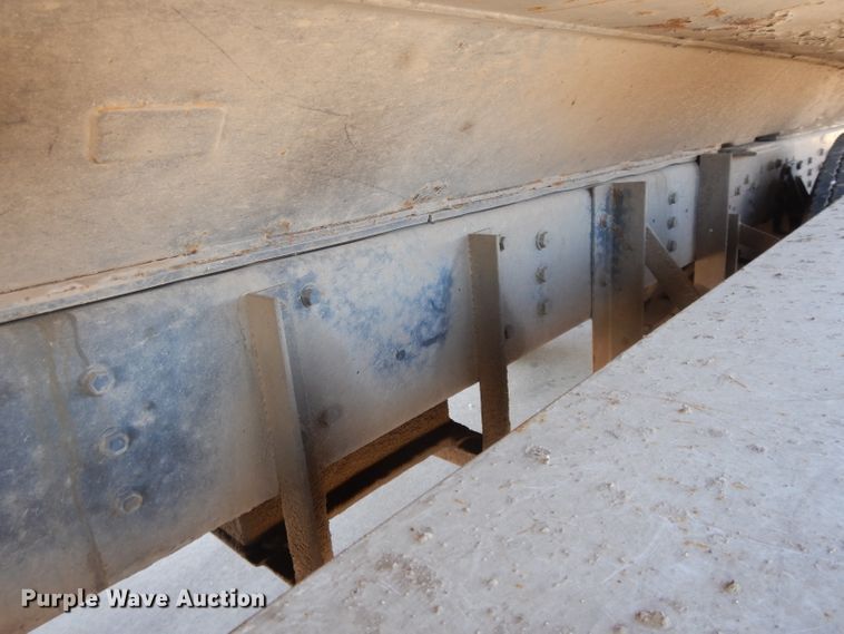 image for item DL2067 1999 International 2574  crane truck