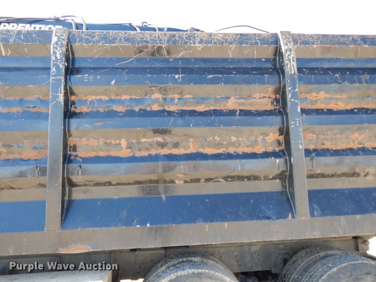 image for item DL2067 1999 International 2574  crane truck