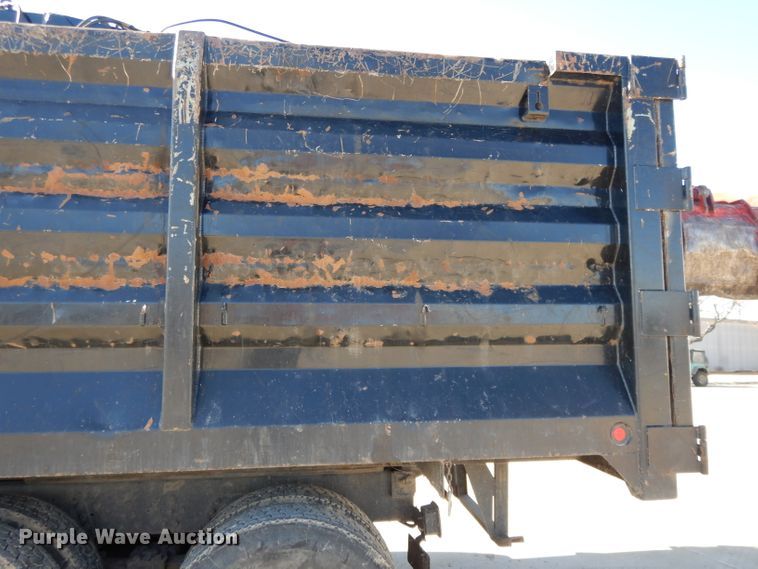 image for item DL2067 1999 International 2574  crane truck