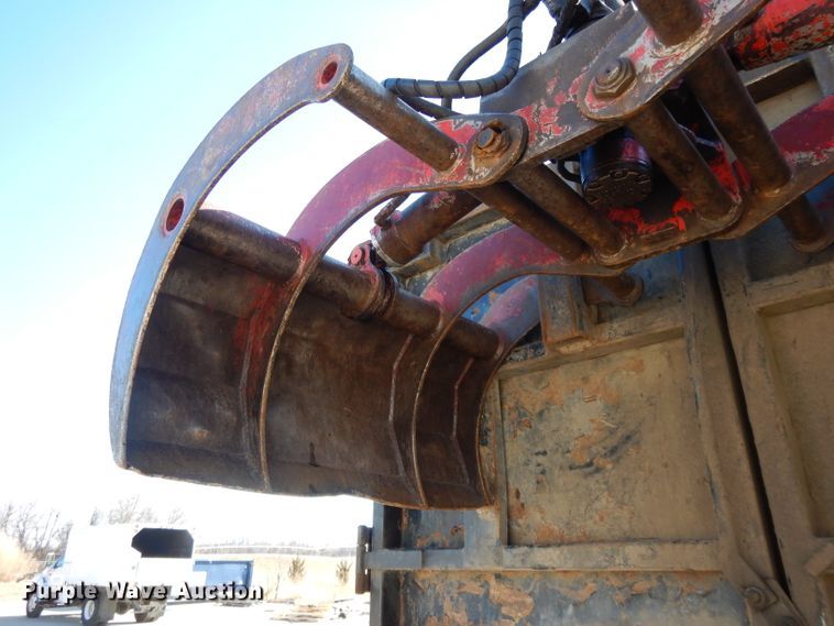 image for item DL2067 1999 International 2574  crane truck