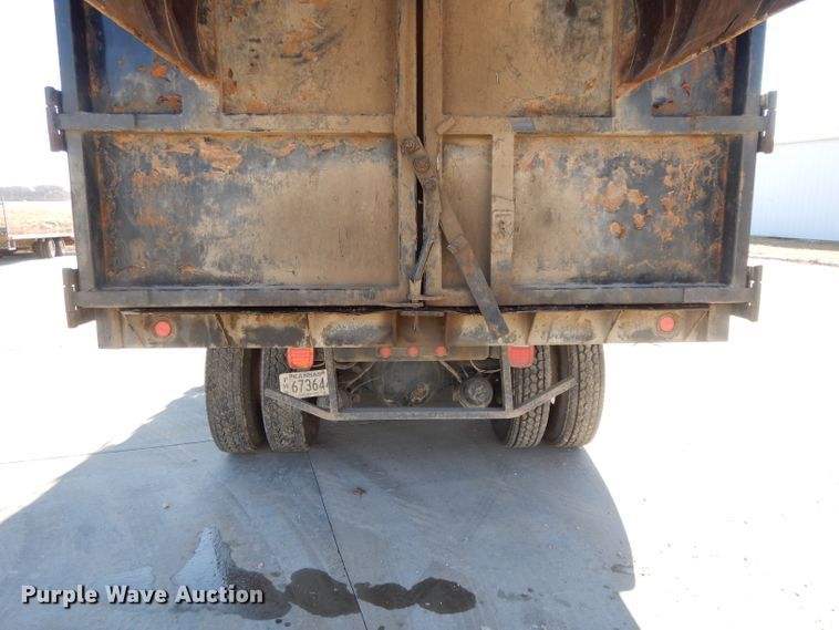 image for item DL2067 1999 International 2574  crane truck