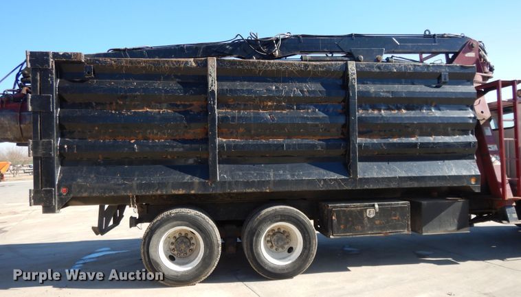 image for item DL2067 1999 International 2574  crane truck