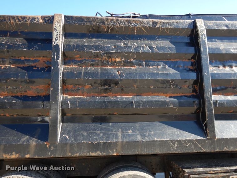 image for item DL2067 1999 International 2574  crane truck