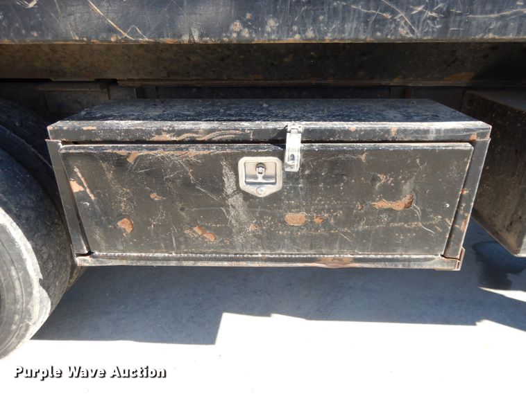 image for item DL2067 1999 International 2574  crane truck