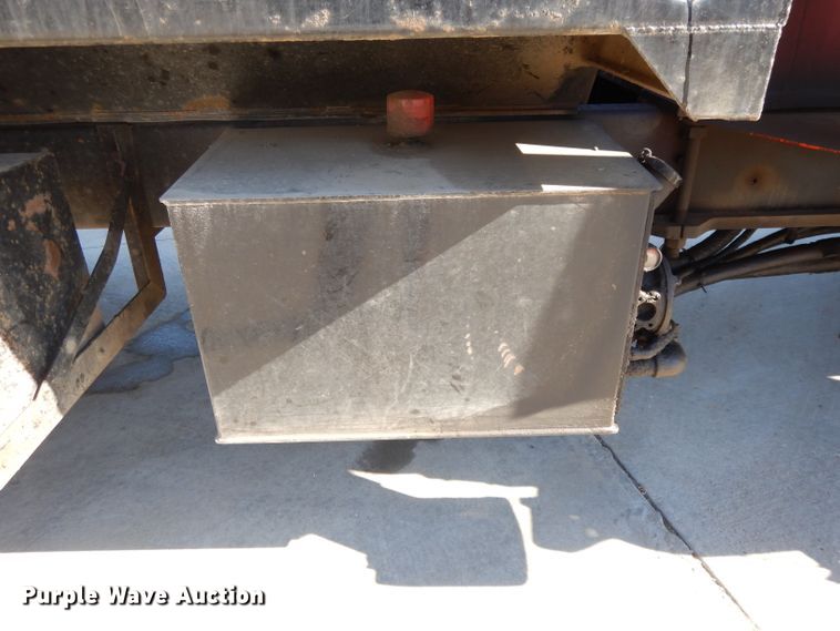 image for item DL2067 1999 International 2574  crane truck