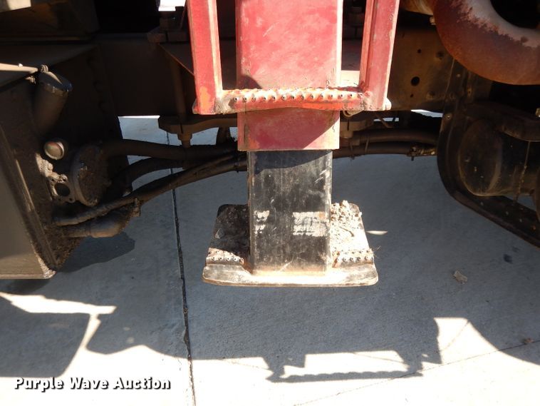 image for item DL2067 1999 International 2574  crane truck