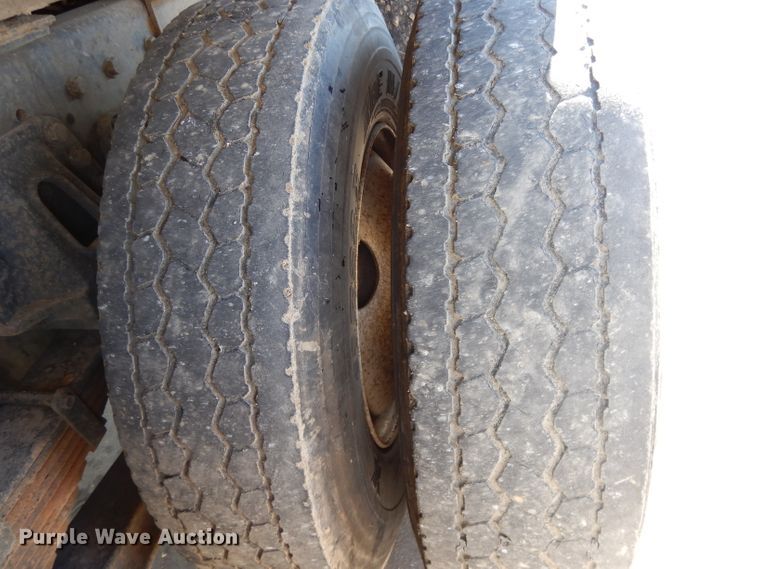 image for item DL2067 1999 International 2574  crane truck