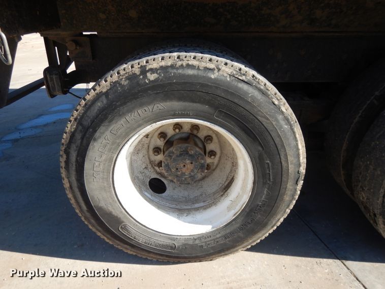 image for item DL2067 1999 International 2574  crane truck