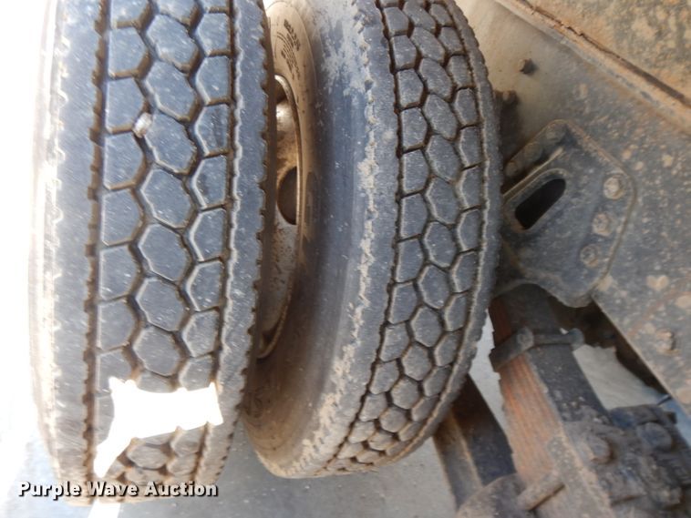 image for item DL2067 1999 International 2574  crane truck