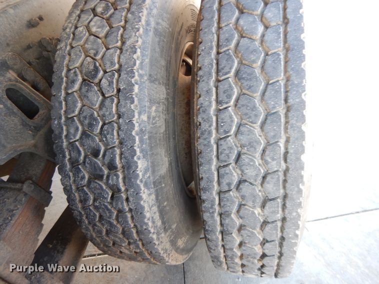 image for item DL2067 1999 International 2574  crane truck