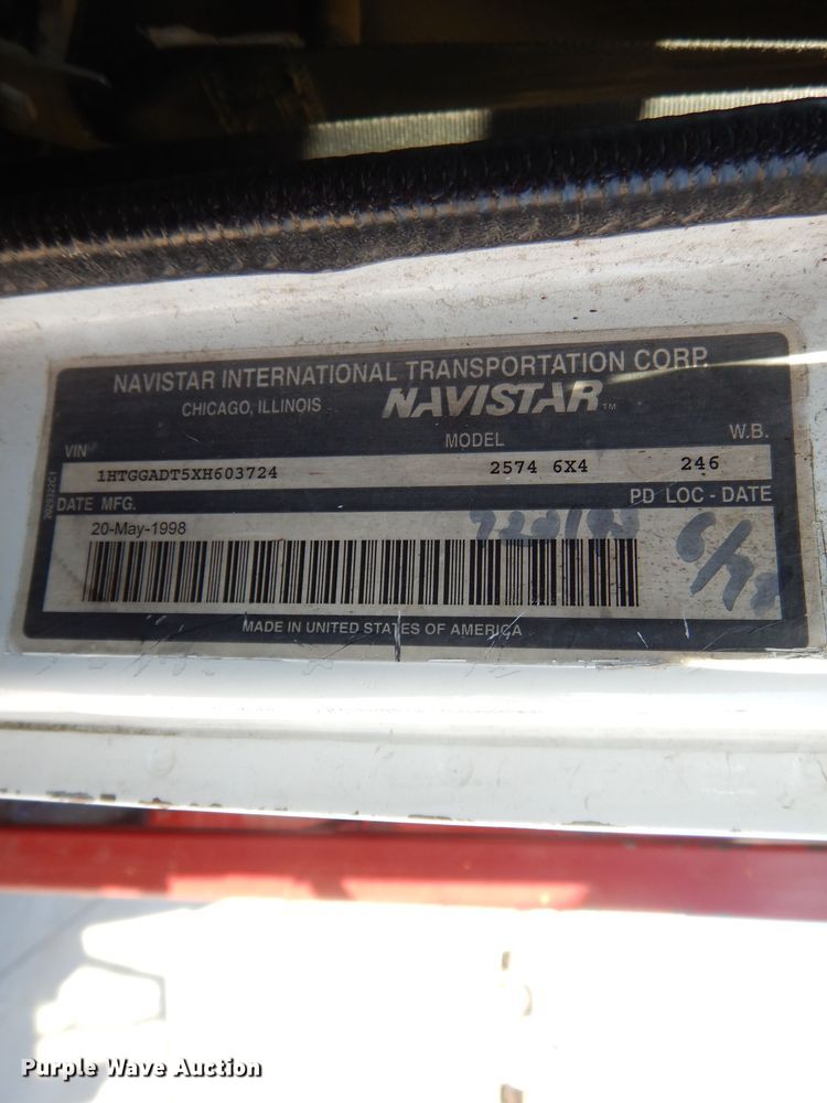 image for item DL2067 1999 International 2574  crane truck