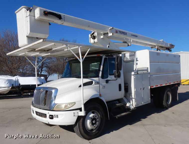 image for item DL2068 2003 International 4300  forestry bucket truck