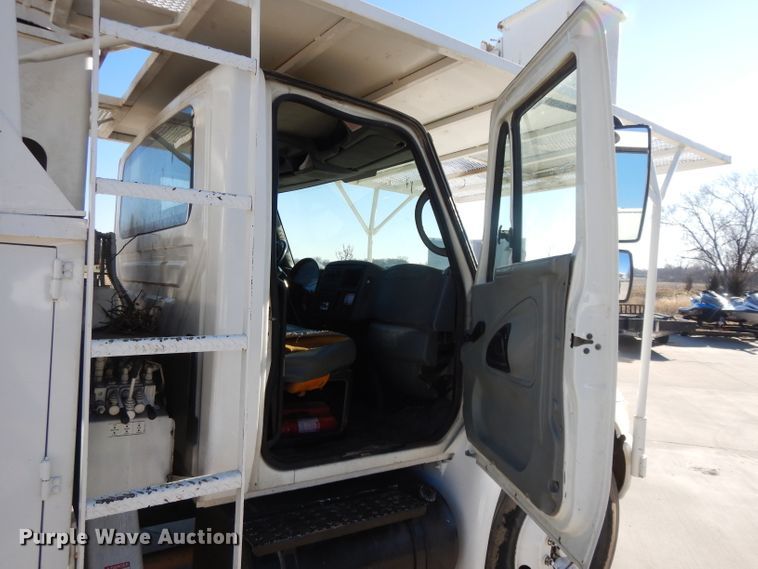 image for item DL2068 2003 International 4300  forestry bucket truck