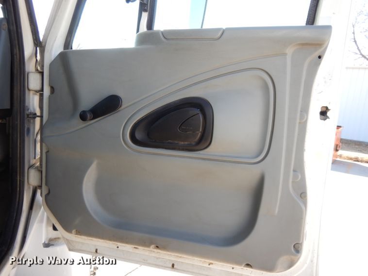 image for item DL2068 2003 International 4300  forestry bucket truck