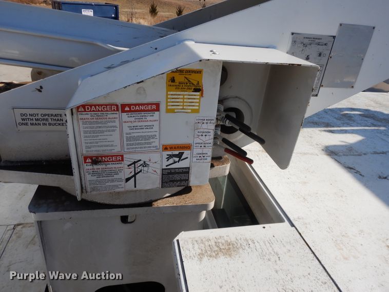 image for item DL2068 2003 International 4300  forestry bucket truck