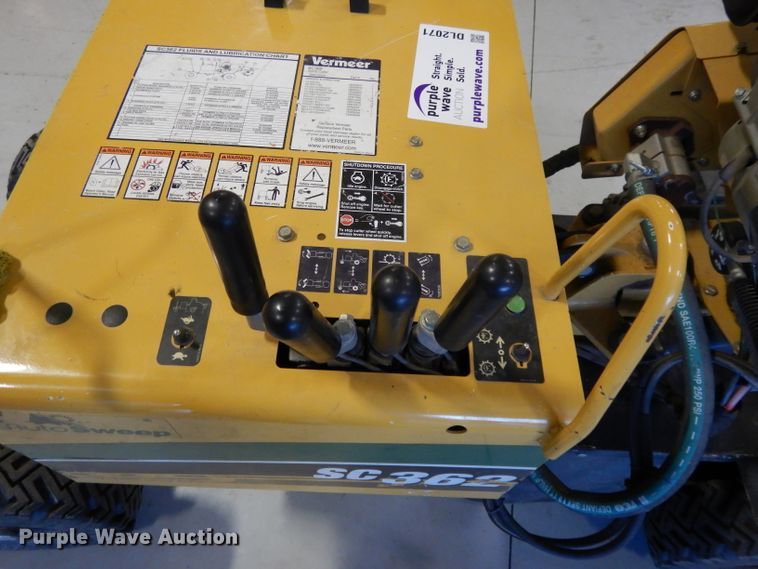 image for item DL2071 2016 Vermeer SC362  stump grinder
