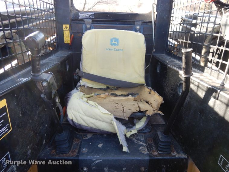 image for item DL2104 1998 New Holland LX885  skid steer loader