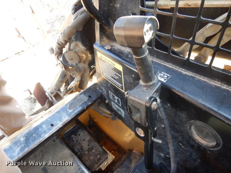 image for item DL2104 1998 New Holland LX885  skid steer loader