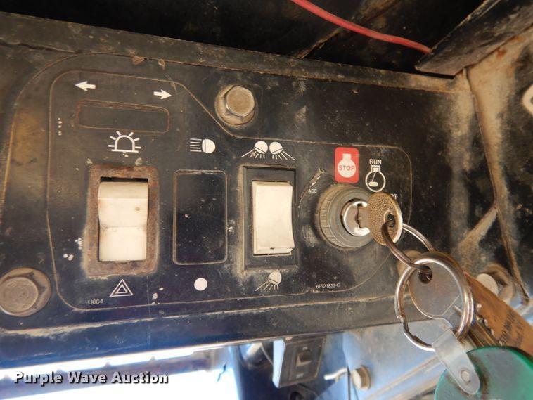 image for item DL2104 1998 New Holland LX885  skid steer loader