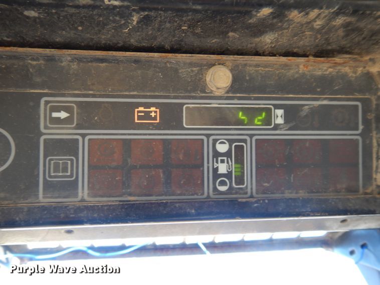 image for item DL2104 1998 New Holland LX885  skid steer loader