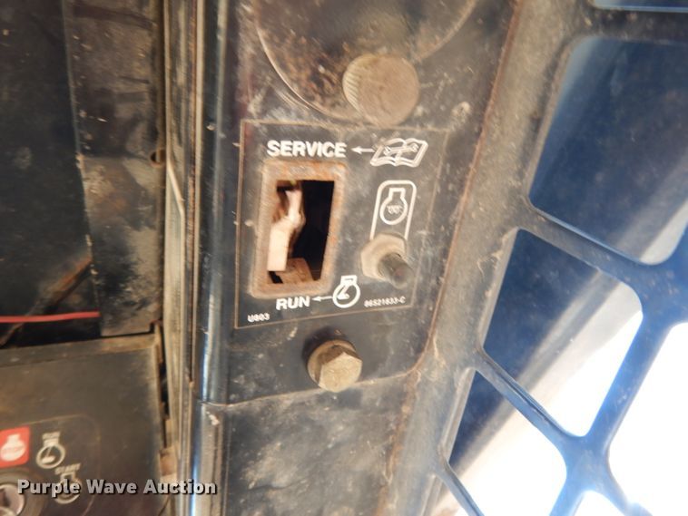 image for item DL2104 1998 New Holland LX885  skid steer loader