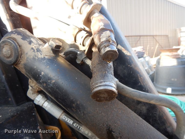 image for item DL2104 1998 New Holland LX885  skid steer loader