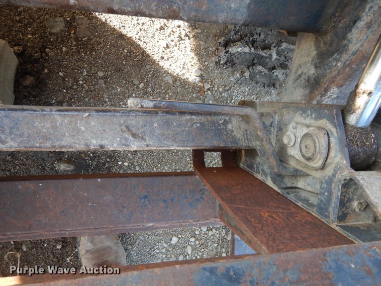 image for item DL2104 1998 New Holland LX885  skid steer loader