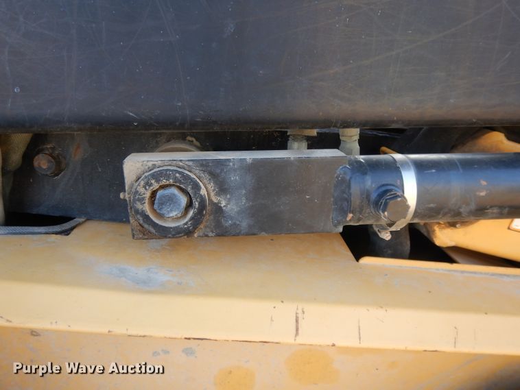 image for item DL2104 1998 New Holland LX885  skid steer loader