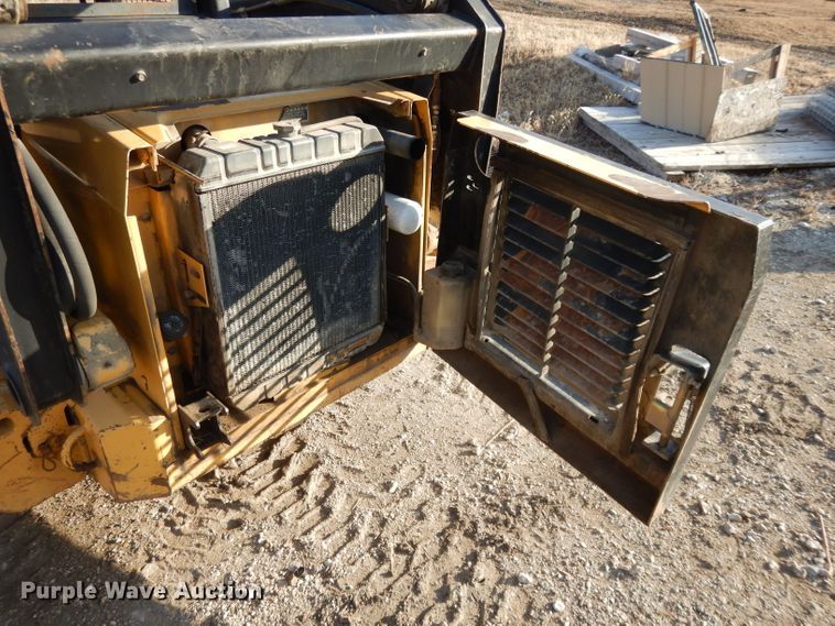 image for item DL2104 1998 New Holland LX885  skid steer loader