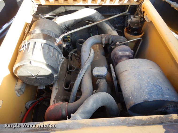 image for item DL2104 1998 New Holland LX885  skid steer loader