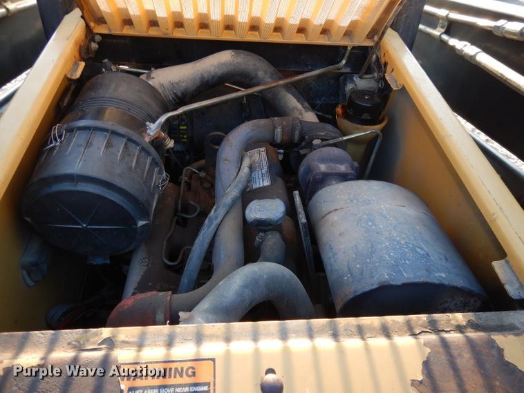 image for item DL2104 1998 New Holland LX885  skid steer loader