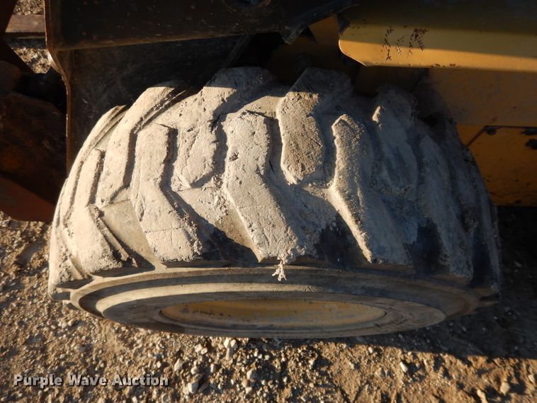 image for item DL2104 1998 New Holland LX885  skid steer loader