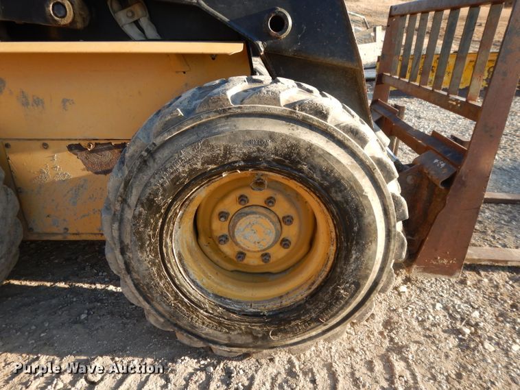 image for item DL2104 1998 New Holland LX885  skid steer loader