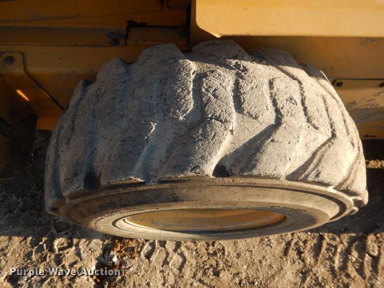 image for item DL2104 1998 New Holland LX885  skid steer loader