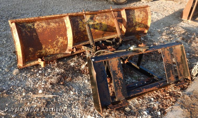 image for item DL2104 1998 New Holland LX885  skid steer loader