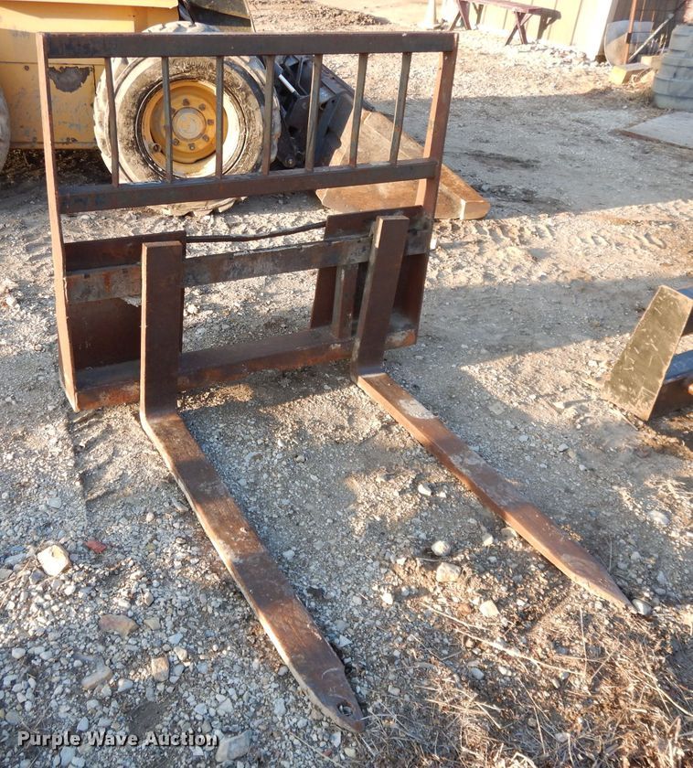 image for item DL2104 1998 New Holland LX885  skid steer loader