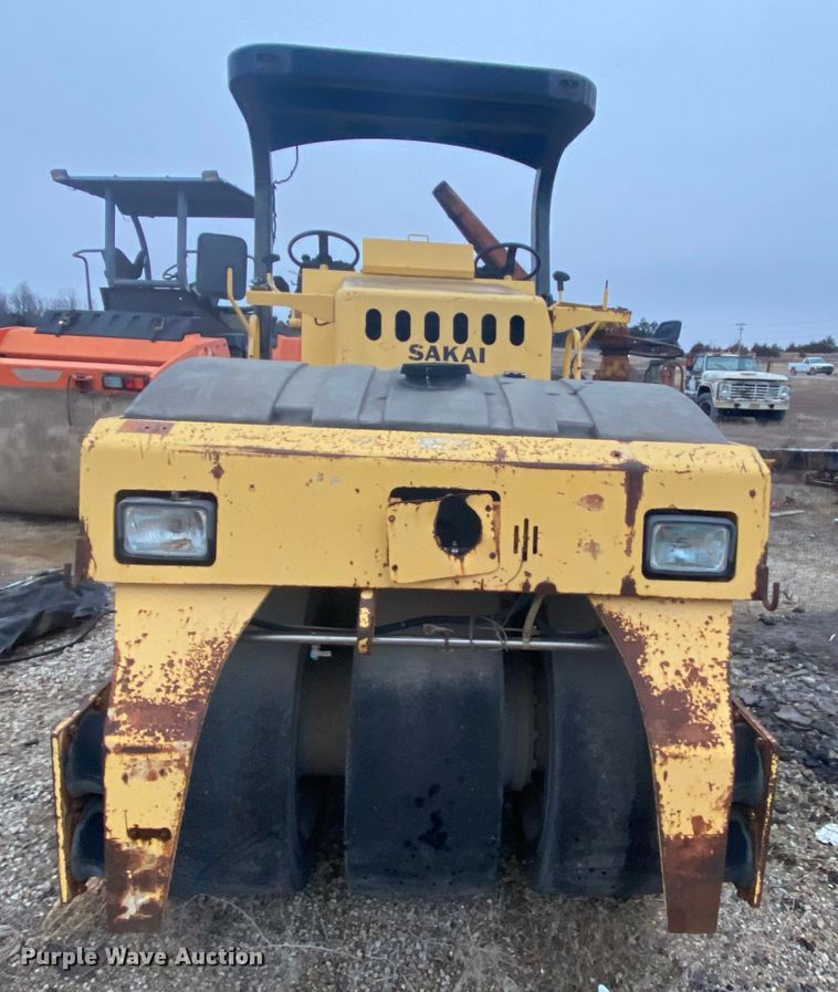 image for item DM2747 Sakai GW750  pneumatic roller