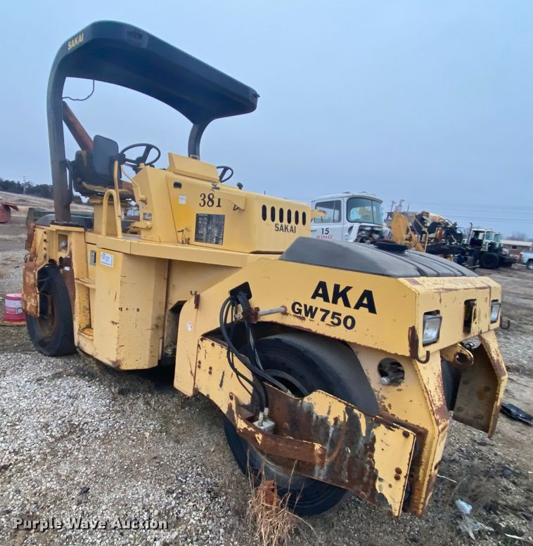 image for item DM2747 Sakai GW750  pneumatic roller