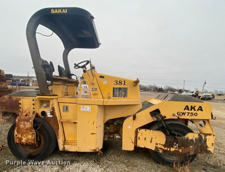 image for item DM2747 Sakai GW750  pneumatic roller